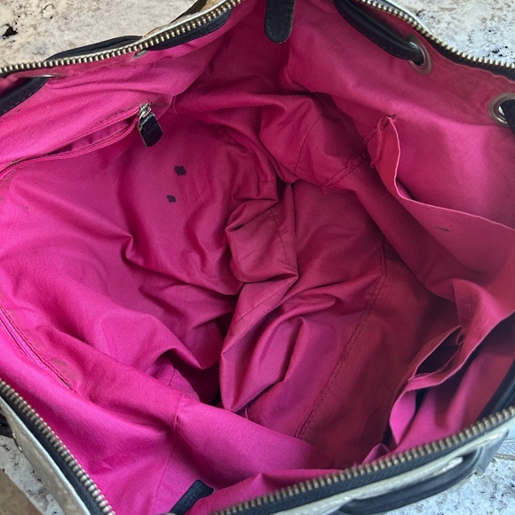 Vintage GUSTTO Black and Silver Shoulder Bag with Metallic Accents - Picture 7 of 8